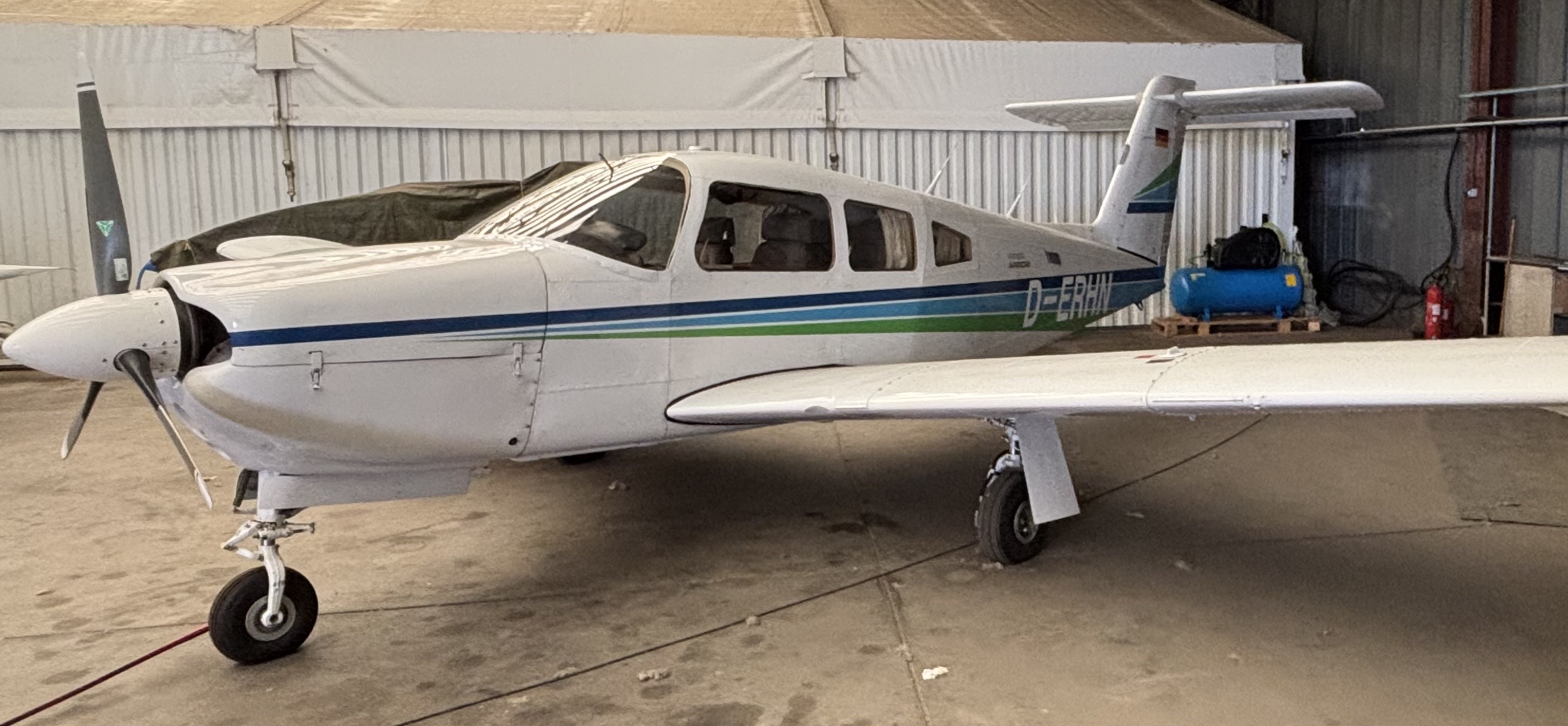 1982 Piper PA28RT-201, photo 3