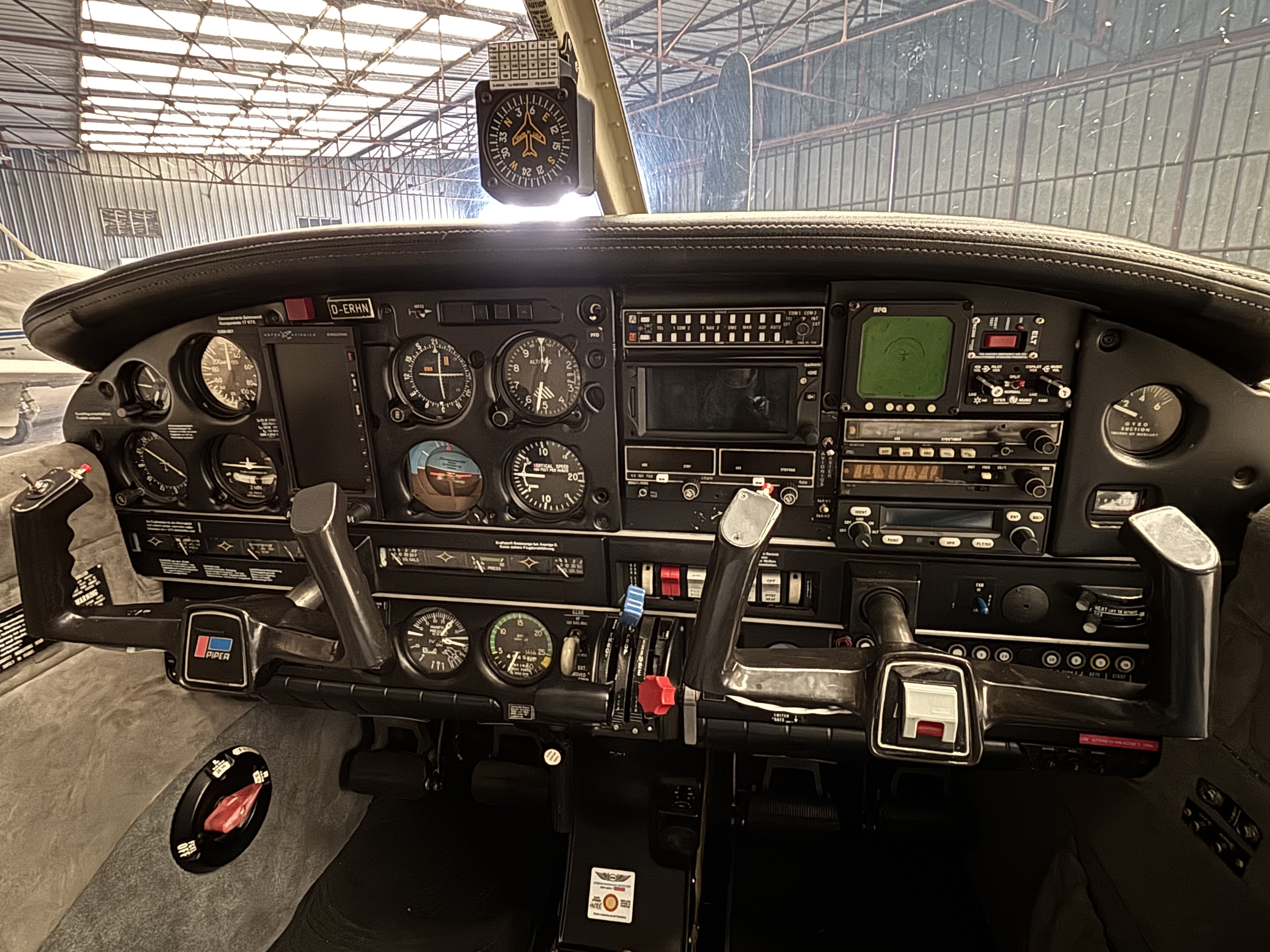 1982 Piper PA28RT-201, photo 4