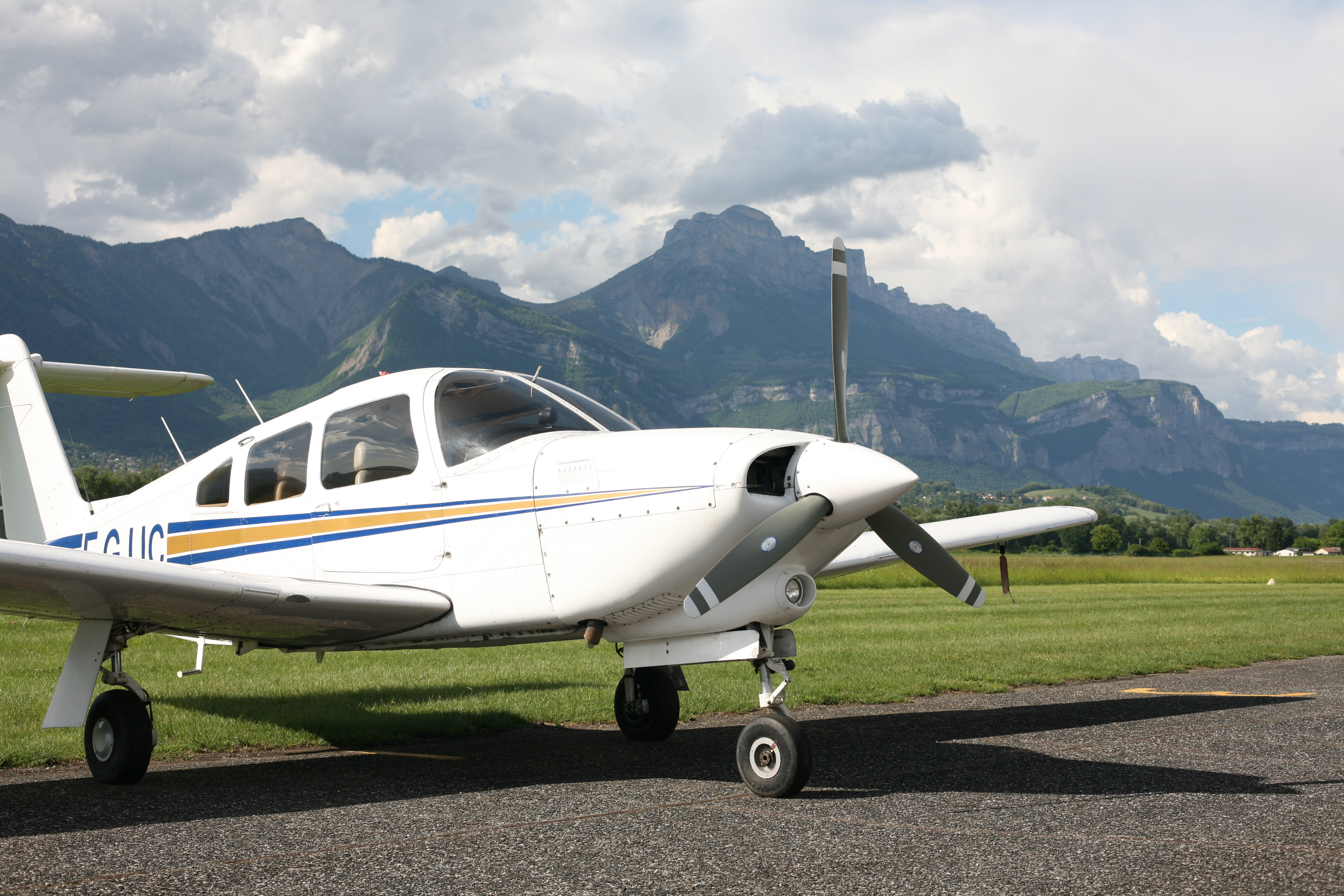 1985 Piper PA28RT-201T Turbo arrow IV, photo 2
