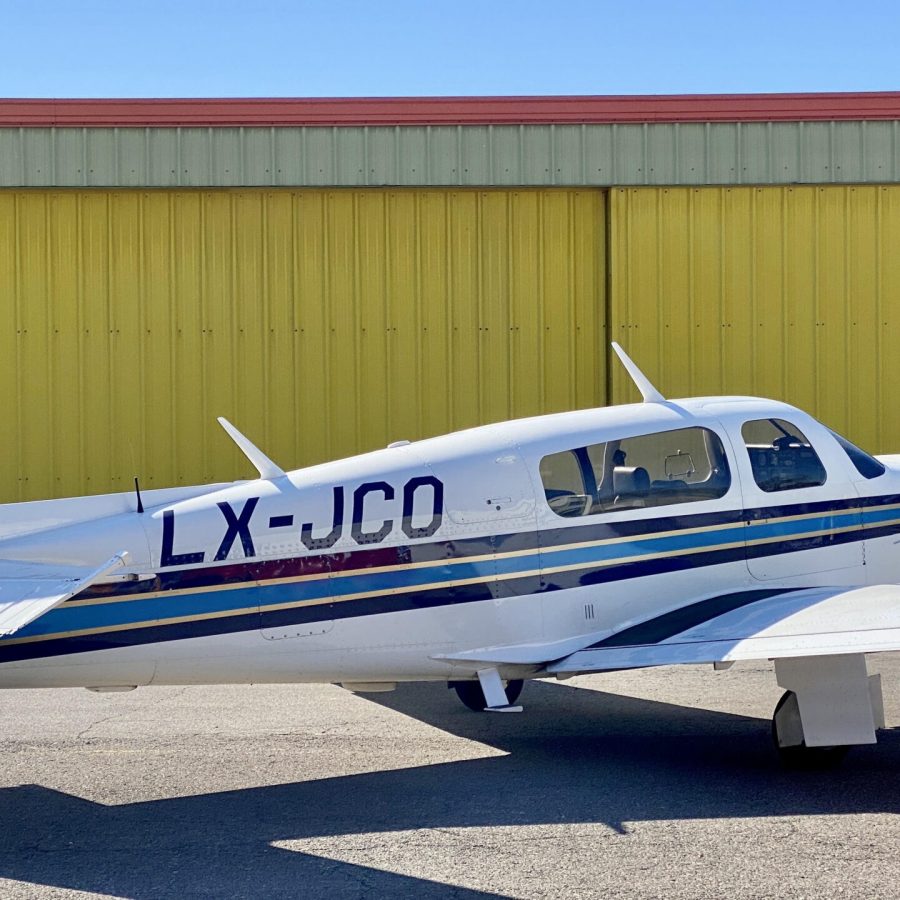 Mooney LXJCO hangar jaune